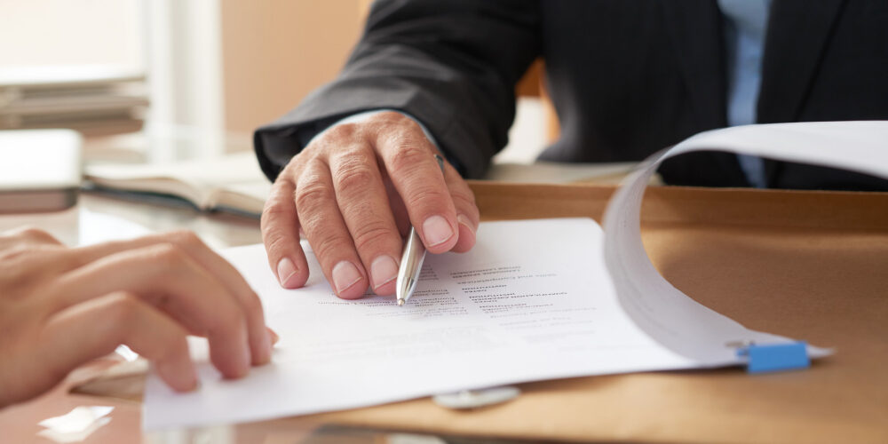 een contract ondertekenen