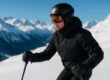 Skiër in volle winteroutfit op besneeuwde piste bij wintersportuitrusting kiezen